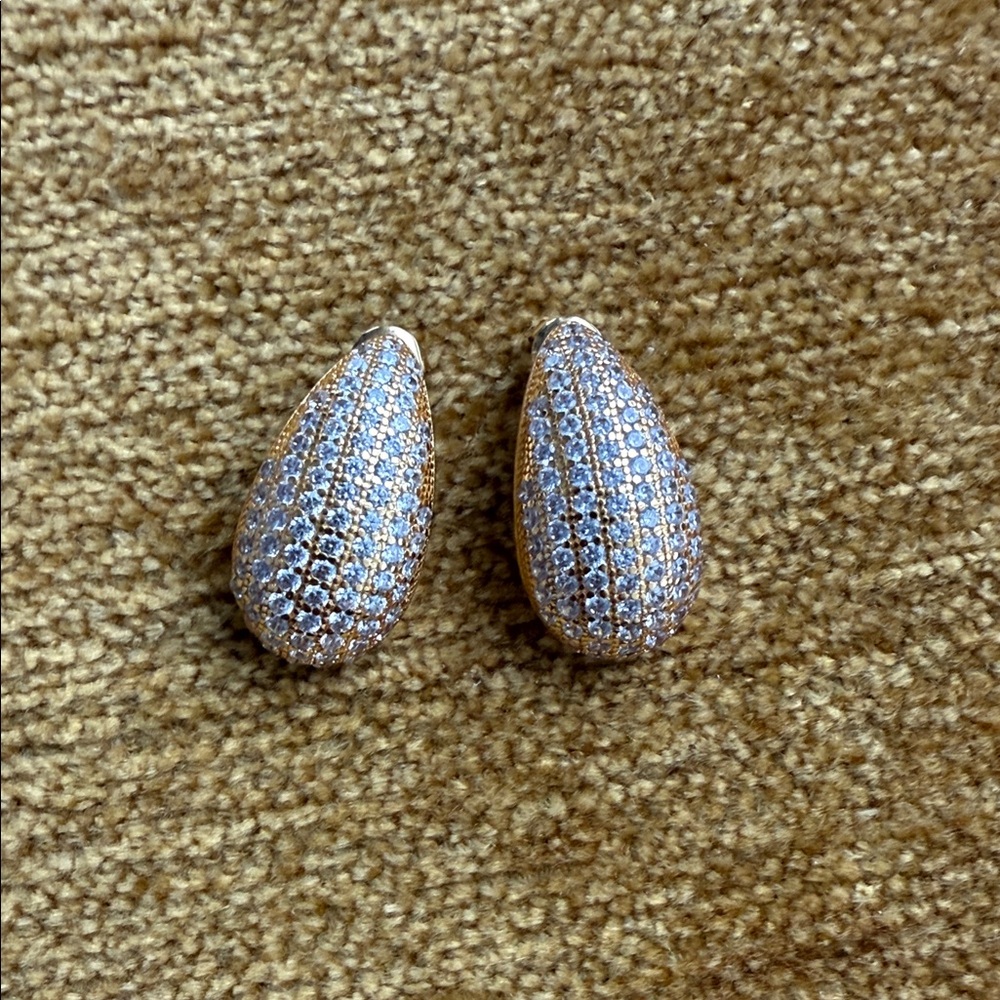 Amazon Essentials Gold and Silver Teardrop Earrings